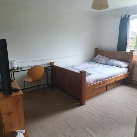Willen Spacious And Serene Stay Near Milton Keynes Centre חדר תמונה