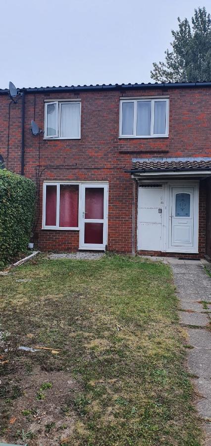 Willen Spacious And Serene Stay Near Milton Keynes Centre מראה חיצוני תמונה